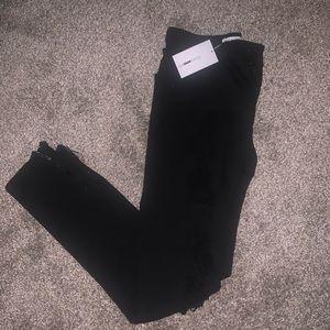 NWT fashion nova men’s distressed skinny jeans